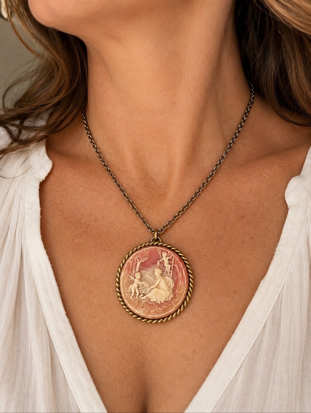 Vintage ENZO Swiss 17-Jewel Mechanical Pendant Watch – Ornate Cameo Style